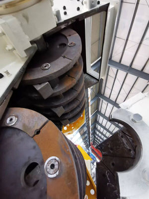 Προσαρμόσιμος σφυροκόπημα με ≤3 mm υλικά έξοδος, 320kw ισχύς και 2 χρόνια εγγύηση για την επεξεργασία ορυκτών