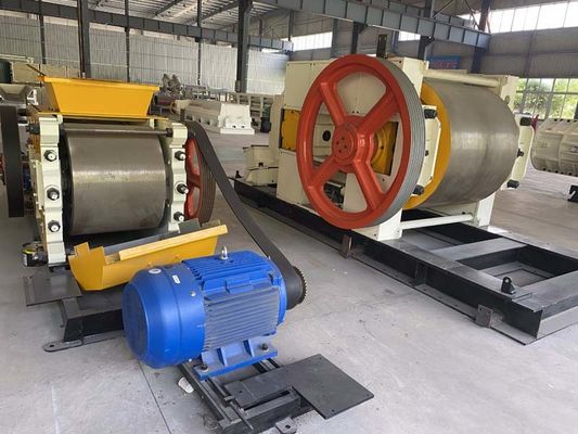 Ηλεκτρονική μηχανή για την κατασκευή τούβλων από πηλό