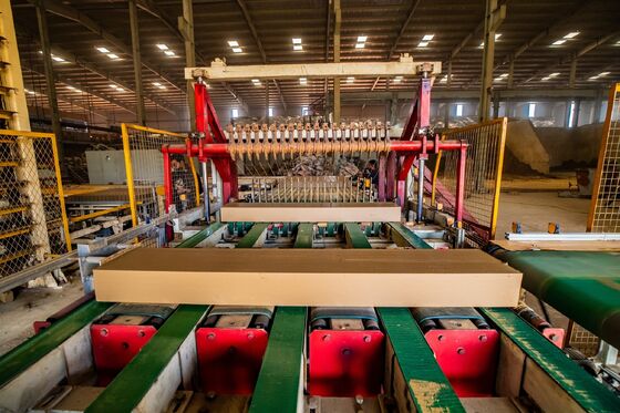 Μηχανή κοπής συγχρονισμένης κάτω πίεσης 100 τόνων/ημέρα έως 1200 τόνων/ημέρα για κοπή κοίλων τούβλων από πηλό και συμπαγών τούβλων